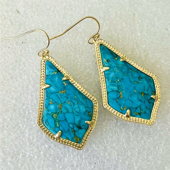 Kendra Scott Danielle Gold Earrings in Turquoise Magnesite Kendra Scott Danielle Gold Earrings in Turquoise Magnesite